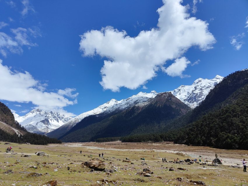 Photo by Ankan Sarkar: https://www.pexels.com/photo/people-travelling-yumthang-valley-under-blue-sky-in-india-18341599/