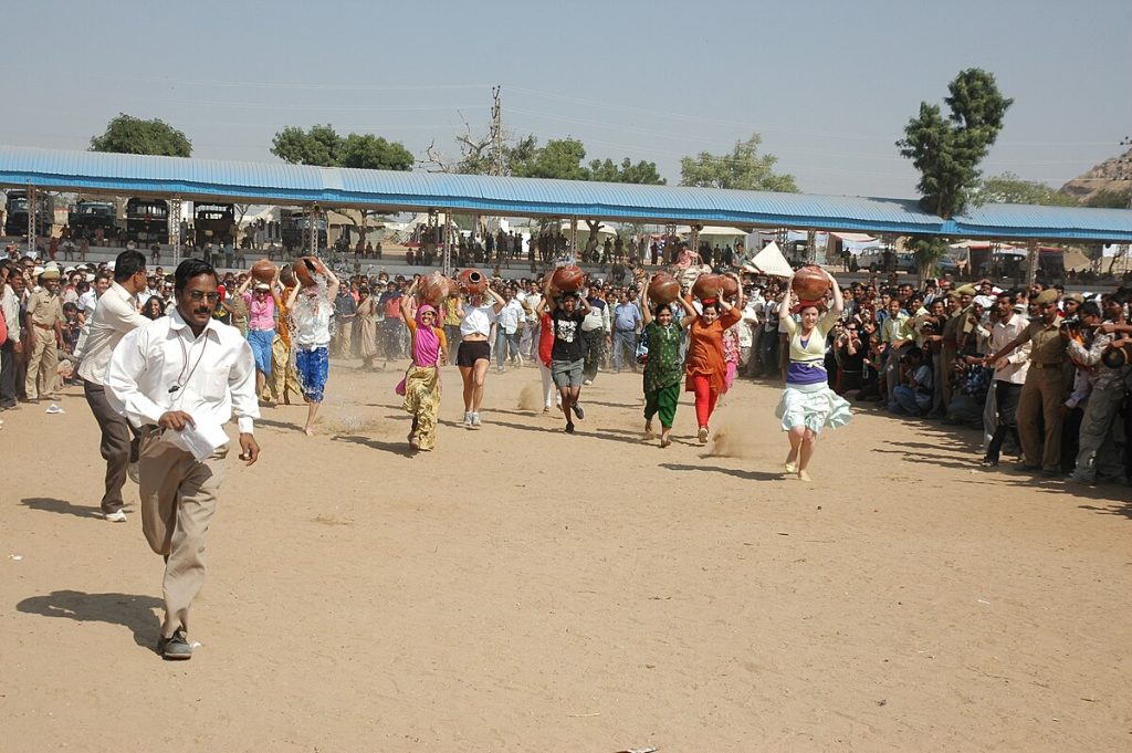 Pushkar Fair -www.pushkarfair.eu, CC BY-SA 3.0 <https://creativecommons.org/licenses/by-sa/3.0>, via Wikimedia Commons Pushkar