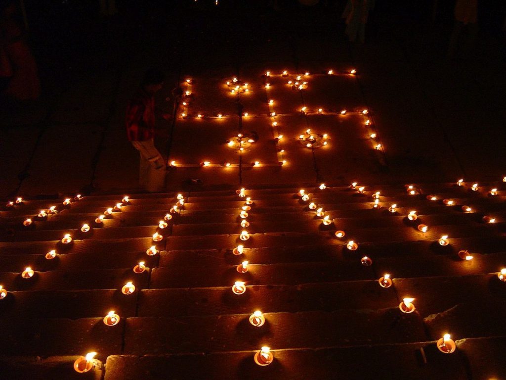 Sumita Roy Dutta, CC BY-SA 4.0 <https://creativecommons.org/licenses/by-sa/4.0>, via Wikimedia Commons - festivals of varanasi