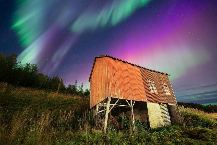 Simo Räsänen, CC BY-SA 4.0 , via Wikimedia Commons - Northern Lights in Norway