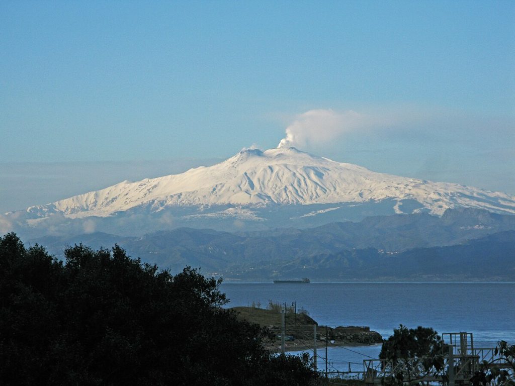 Jacopo Werther, CC BY-SA 4.0 <https://creativecommons.org/licenses/by-sa/4.0>, via Wikimedia Commons - Taormina Travel Guide